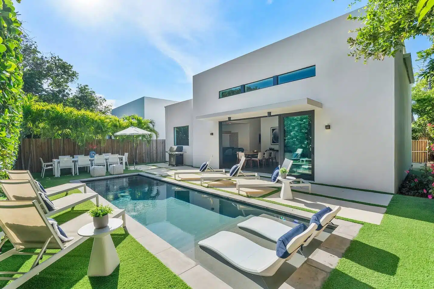 Vacation rentals Miami Dade FL: pool and backyard at a Design District group villa
